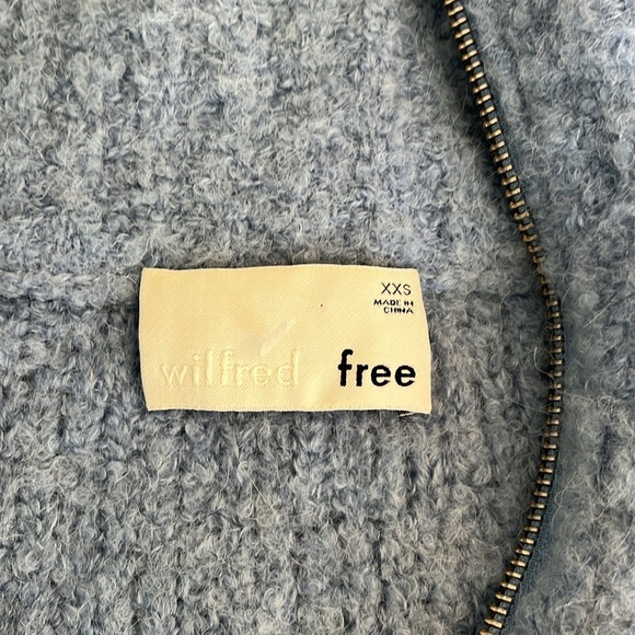 Wilfred Free
Gwyneth Sweater Cropped Blue Size XXS. Alpaca blend Quarter Zip - Picture 6 of 14